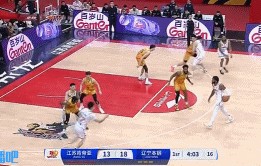 热得很！王岚嵚首节替补5分钟拿8分 两记三分全中+空切转身上篮