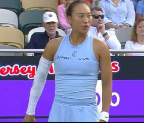 中国一姐险胜！郑钦文晋级8强创1项纪录，获19万奖金，PK一大克星