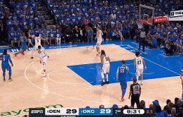 顶级拆炸弹！阿隆-维金斯后撤步三分压哨命中