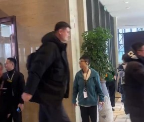 大姚来了！前篮协主席姚明抵达全明星酒店