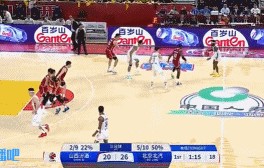 难顶😥曾凡博掩护吃到第3次犯规+嘴唇出血 还被迪亚洛打了一下