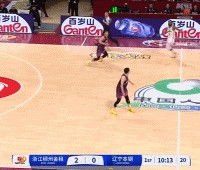 😑咋回事儿这是！赵继伟开场3分钟 连续3次失误&反抢犯规被换下