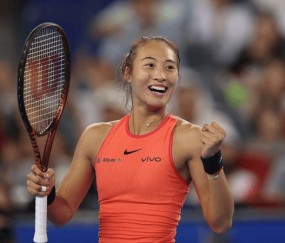 笑得一脸灿烂，郑钦文社媒宣布好消息