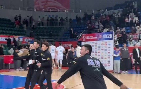 你还在 我敢拼！跌宕如闽江潮涌 我们下赛季再次携手并肩前行