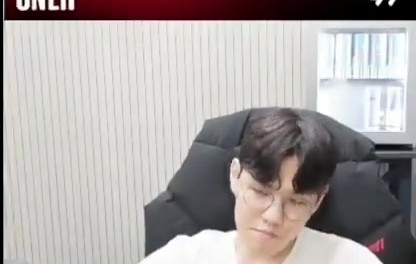 Oner：大概看了下皮肤原画很帅，我觉得今年的设计比去年的好很多