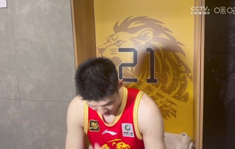 胡金秋提及赵嘉仁哽咽：具体等官宣 没法和好兄弟一起战斗 很不舍