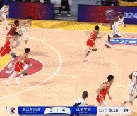 哨子有点慢！巴里-布朗干拔三分球 外籍裁判延时响哨&布朗三罚