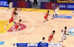 哨子有点慢！巴里-布朗干拔三分球 外籍裁判延时响哨&布朗三罚