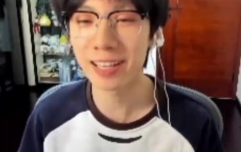 Baolan：晚上解说硬币哥比赛啊，带一个黑猴一个白猴一个斑马猴！