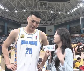 翟晓川：马布里说我还能杀死比赛 我一直在坚持 我们还没到此结束