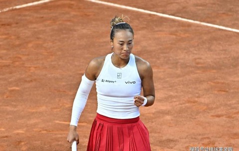 郑钦文打法升级挑战萨巴伦卡！双方首次红土交手，欲在福地越高山