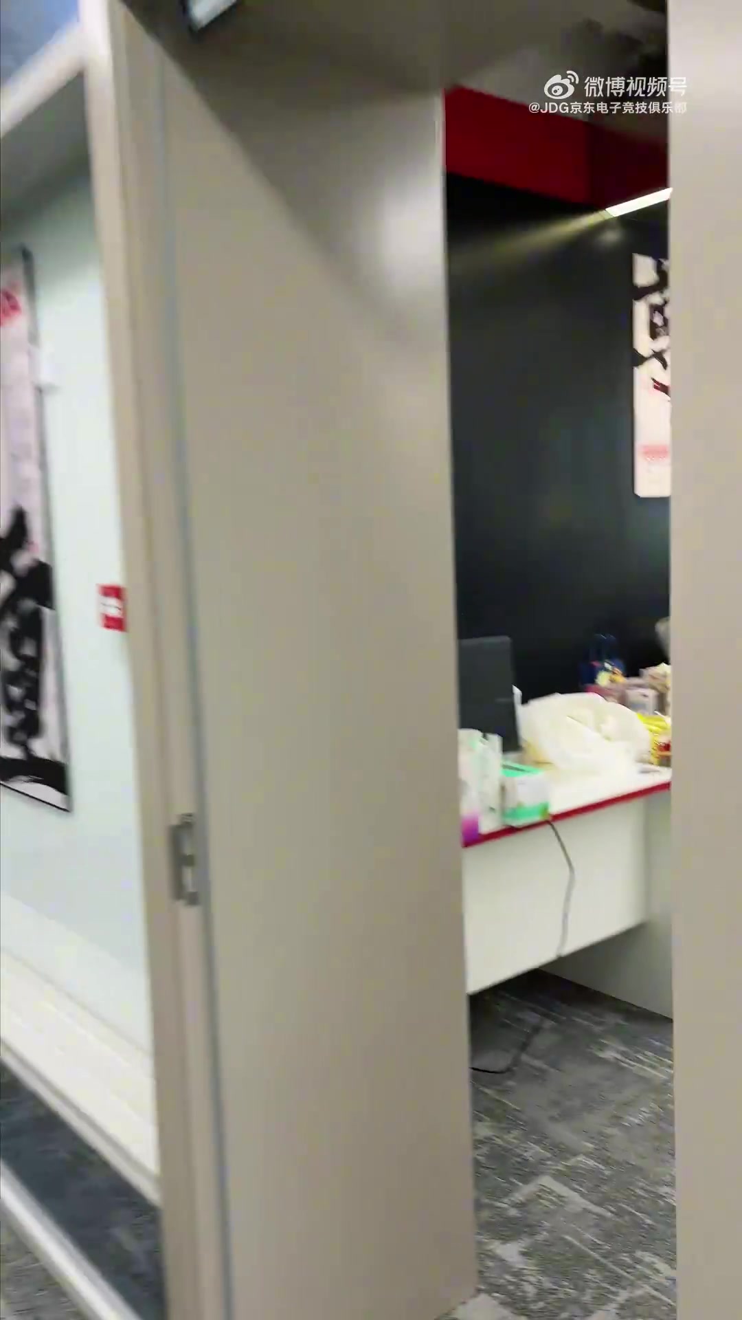 JDG分享赛前Vlog：老朋友Taeyoon来找Peyz玩了