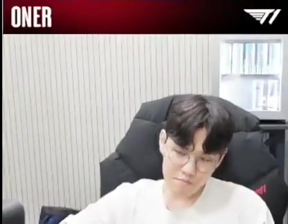 Oner：大概看了下皮肤原画很帅，我觉得今年的设计比去年的好很多