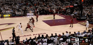 叫我话事人🥵！杰罗姆季后赛首秀15中10砍下28分 末节独得16分