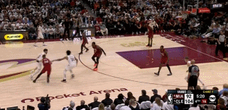 叫我话事人🥵！杰罗姆季后赛首秀15中10砍下28分 末节独得16分