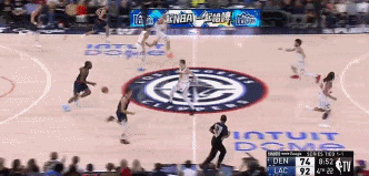 轻盈！小卡反击体前变向晃晕穆雷后上篮得手 可惜加罚不中