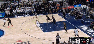 要劲儿的时候！爱德华兹强行突破 倒地前完成攻筐打成2+1