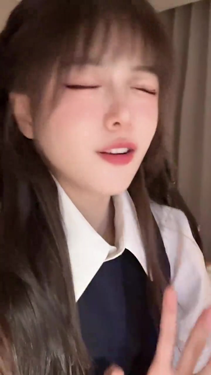 LPL美女主持人骆歆清唱《跳楼机》：眼睛总是酸胀怎么回事