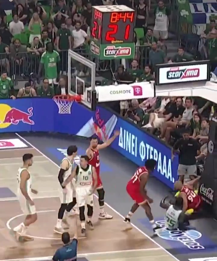 🤯NBA旧将搁欧洲干起来了！纳恩凶狠犯规富尼耶 险酿大规模冲突